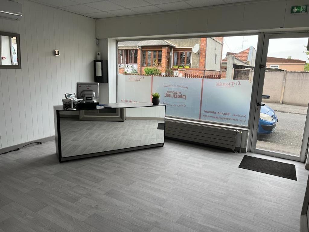 Hotel Restaurant Le Picardie Chauny Exterior photo